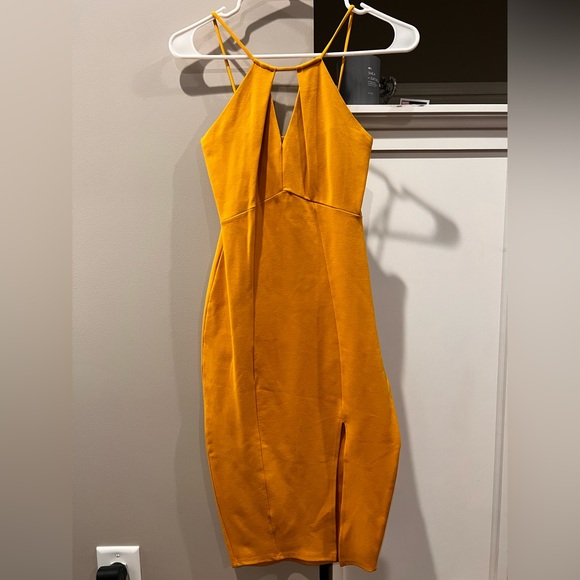 Yellow mustard keyhole dress with slit - Picture 3 of 3